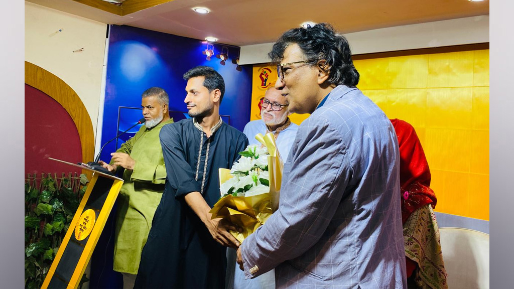 অল্প শব্দে অসীম অনুভূতি, ‘এক পলকের কাব্য’ সিজন টুতে নতুন সাহিত্যধারার উচ্ছ্বাস