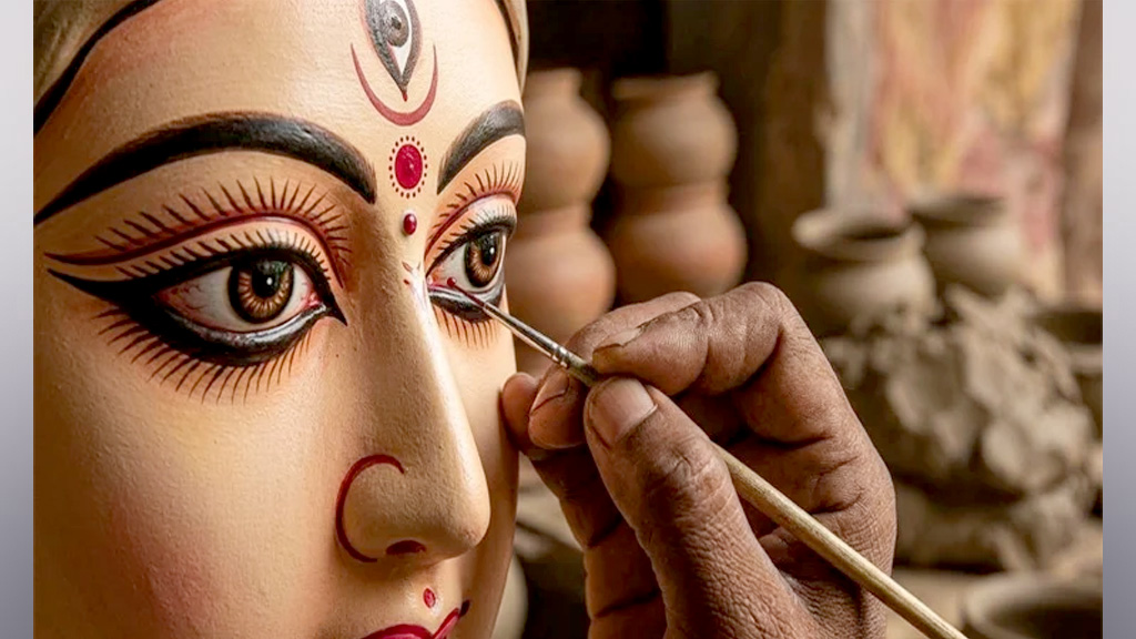 আগামীকাল শুরু দুর্গোৎসব, দেশজুড়ে শেষ মুহূর্তের প্রস্তুতি