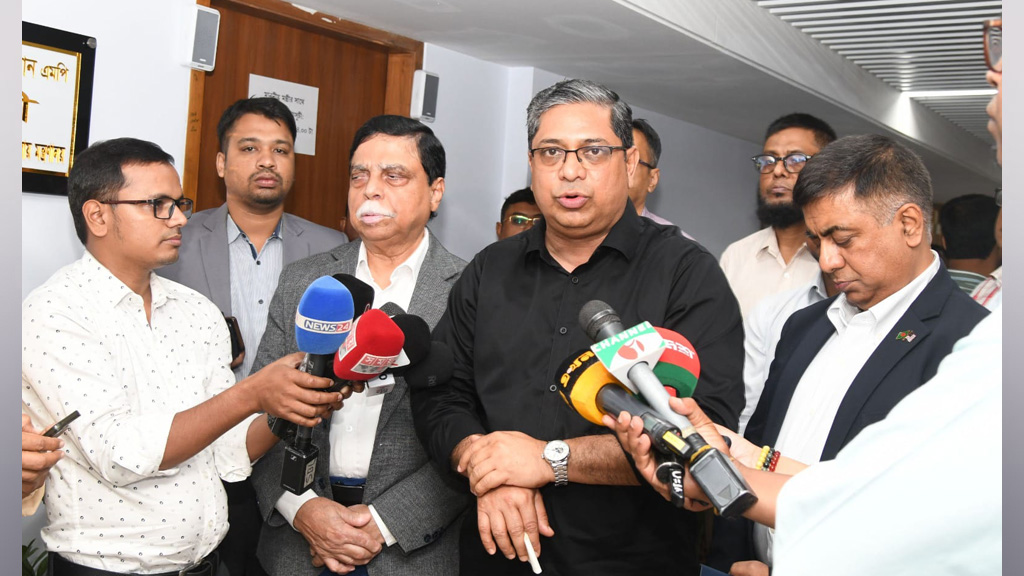 ছয় মাসে বাংলাদেশ থেকে ২ লাখ শ্রমিক নেবে মালয়েশিয়া: স্থানীয় সরকার প্রতিমন্ত্রী
