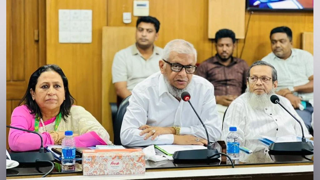 সৌদিতে হামলায় আহত প্রবাসীদের খোঁজ রাখছে সরকার: প্রবাসী কল্যাণমন্ত্রী