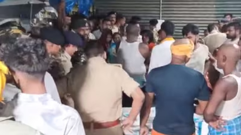 ভারতের গঙ্গা নদীতে নৌকা ডুবে ১৩ শিশুর প্রাণহানি