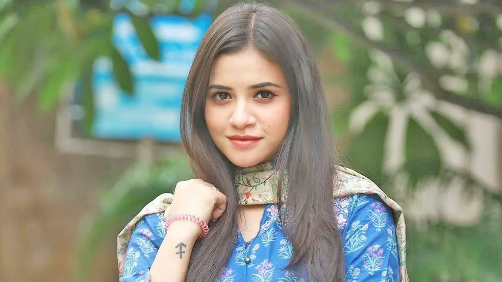 মায়ের জন্য দোয়া চাইলেন অভিনেত্রী তাসনুভা তিশা