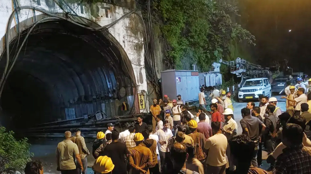 উত্তরাখণ্ডে টানেলে পানি ঢুকে ৭ শ্রমিক নিহত, আটকা ৩
