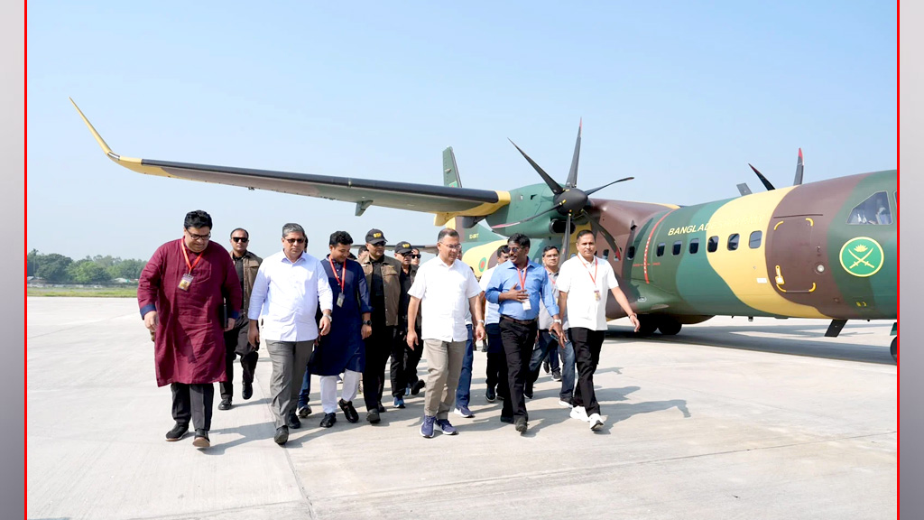 পূজামণ্ডপ দেখতে সৈয়দপুর পৌঁছেছেন প্রধানমন্ত্রী তারেক রহমান