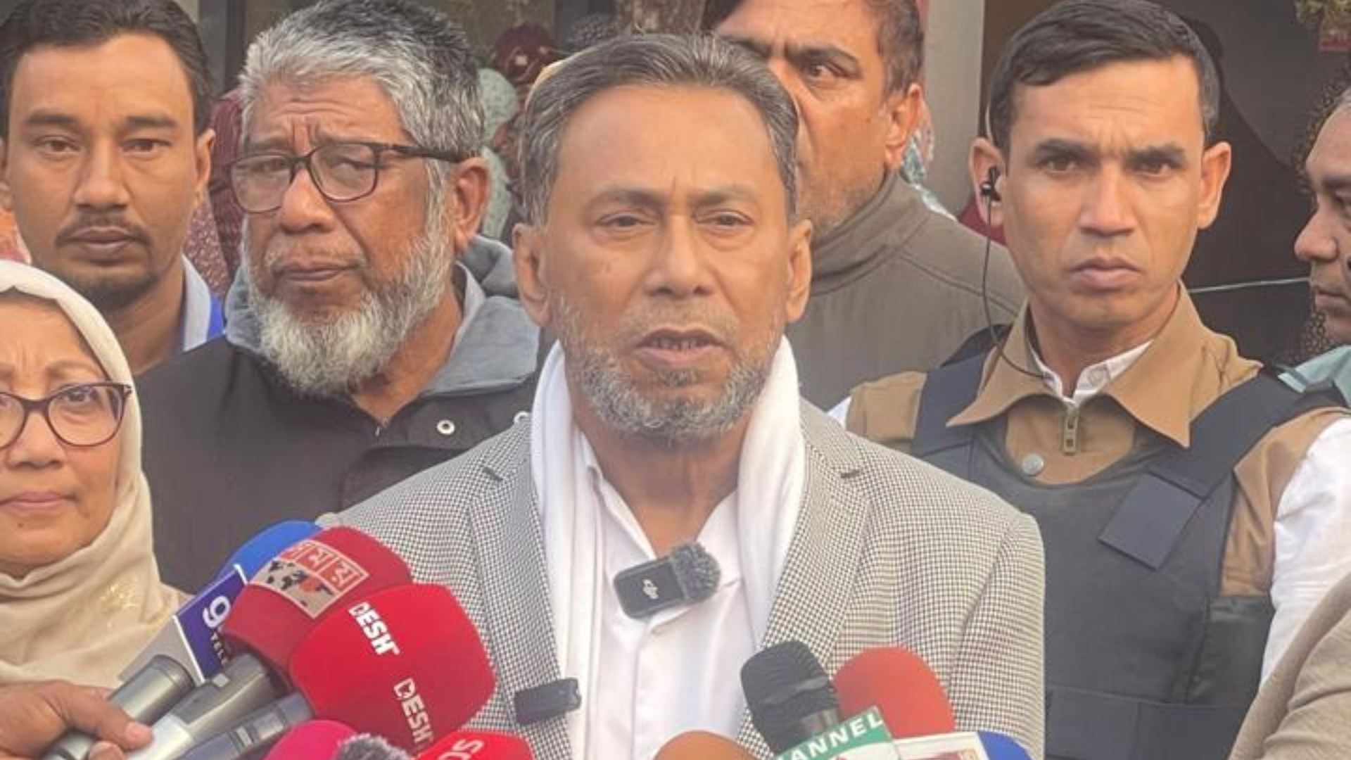 উৎসবমুখর পরিবেশে নীলফামারীতে ভোট শুরু, সকালে ভোট দিলেন শাহরিন ইসলাম চৌধুরী তুহিন