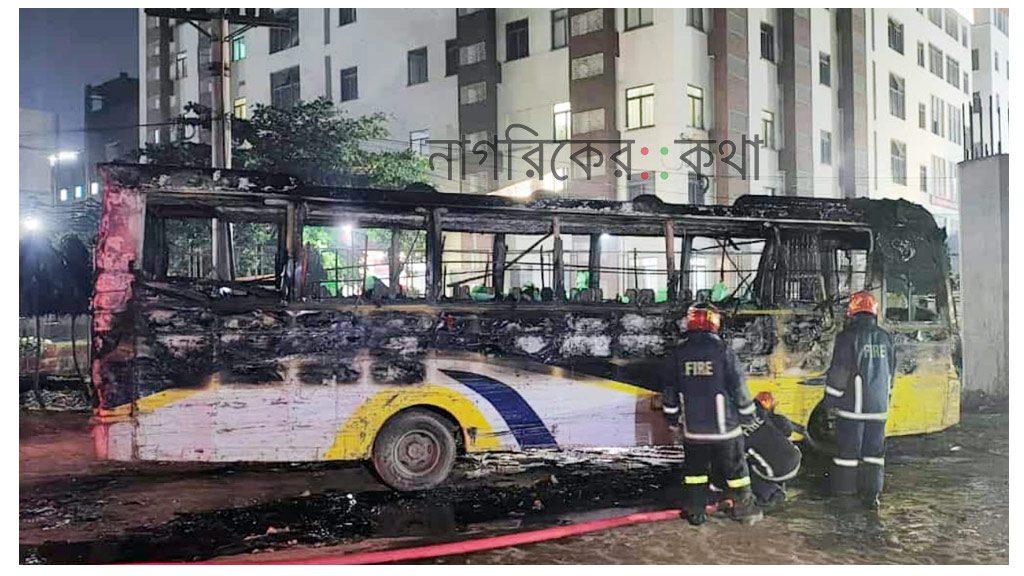 আশুলিয়ায় দুর্বৃত্তদের আগুনে পুড়ল পার্কিং করা বাস