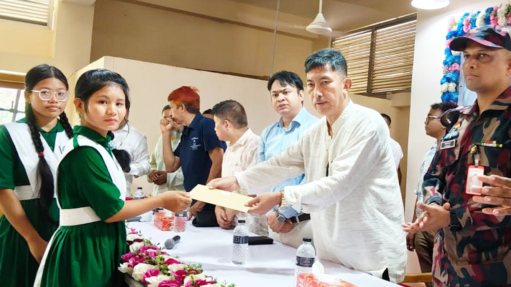 অর্থাভাবে কোনো শিক্ষার্থীর পরীক্ষা না দেওয়া লজ্জার বিষয়: পার্বত্য মন্ত্রী