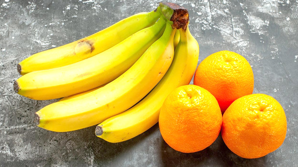 সকালে কলা না কমলা—কোনটি বেশি উপকারী?