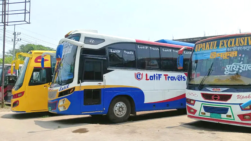 বাস চলাচল নিয়ে দ্বন্দ্বে অচল রাজশাহী রুট, দুর্ভোগে যাত্রীরা