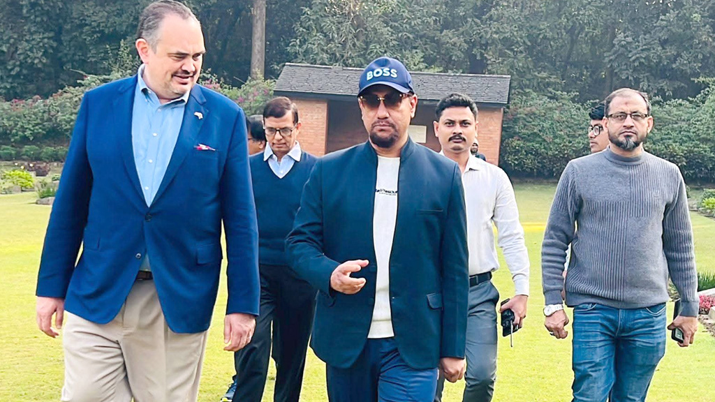 চট্টগ্রামে দ্বিতীয় বিশ্বযুদ্ধের সমাধি পরিদর্শনে যুক্তরাষ্ট্রের রাষ্ট্রদূত