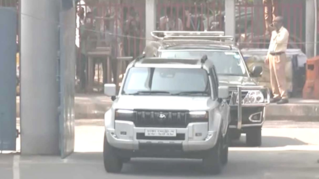 সচিবালয়ে প্রথমবারের দাপ্তরিক কার্যক্রম শুরু করলেন প্রধানমন্ত্রী তারেক রহমান