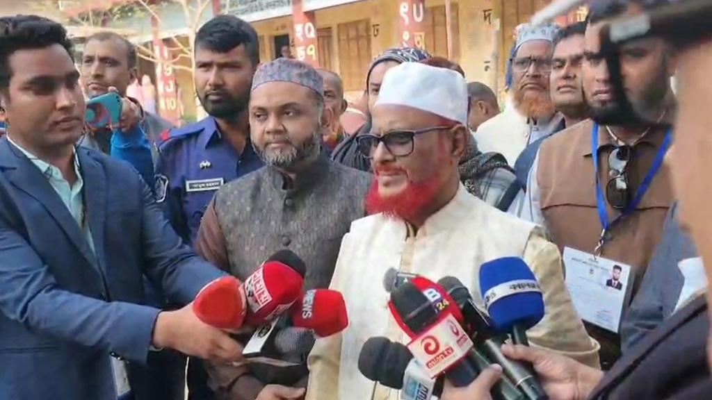 প্রশাসন পুরোপুরি নিরপেক্ষ নয় : এটিএম আজহারুল