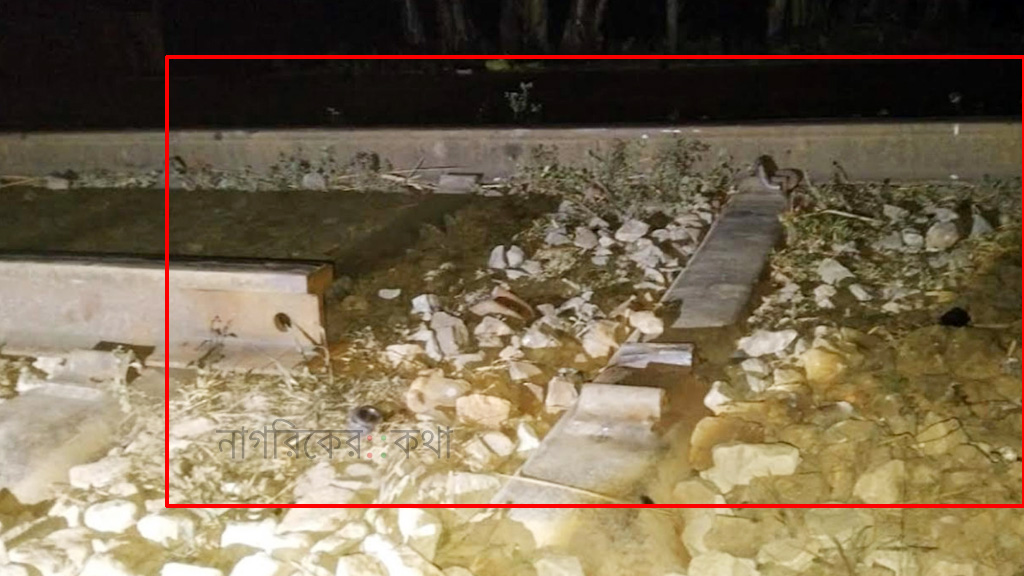 রেললাইনের পাত তুলে ফেলায় অগ্নিবীনা ট্রেন লাইনচ্যুত, ঢাকা–ময়মনসিংহ রুটে চলাচল বন্ধ