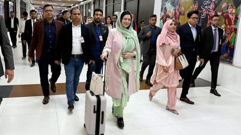 লন্ডনের উদ্দেশে ঢাকা ছাড়লেন ডা. জুবাইদা রহমান