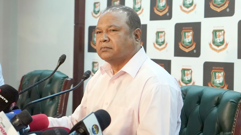 ক্রিকেটারদের থেকে বিদায় নিয়েছেন প্রধান নির্বাচক লিপু