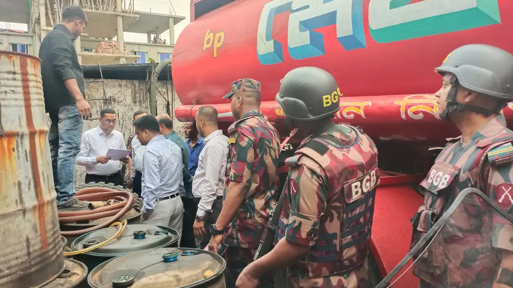 সিদ্ধিরগঞ্জে যৌথ অভিযানে ৪৪ হাজার লিটার জ্বালানি তেল জব্দ