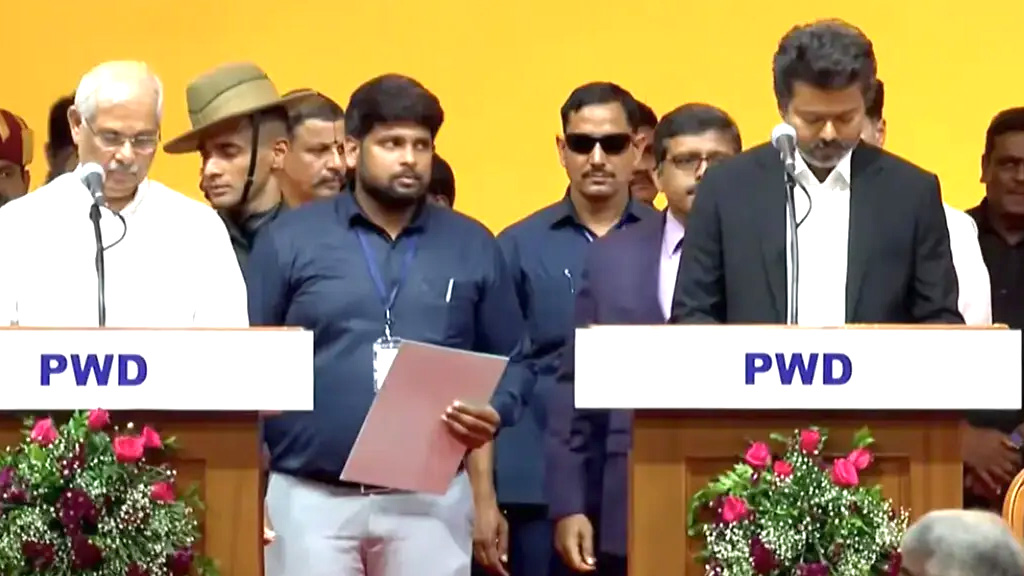 তামিলনাড়ুর মুখ্যমন্ত্রী হিসেবে থালাপতি বিজয়ের শপথ