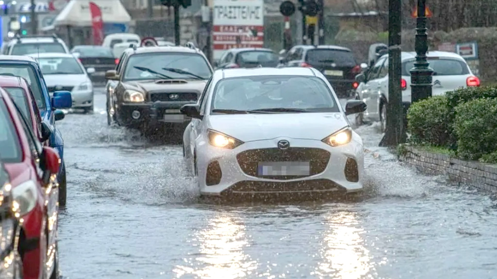 ঝড় ‘এরমিনিও’ : গ্রিসে বাংলাদেশিদের সতর্ক করল দূতাবাস
