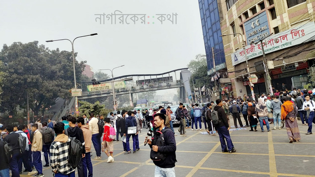 সাকিবুল হত্যার বিচার দাবিতে ফার্মগেট অবরোধ, যান চলাচল বন্ধ