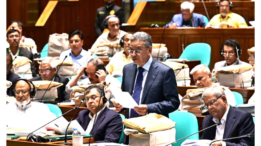 নারীদের পরিচালনায় চালু হচ্ছে ‘পিঙ্ক বাস সার্ভিস’