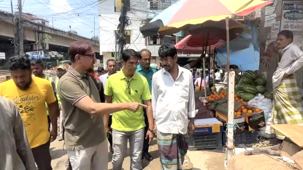 যত্রতত্র ময়লা ফেললে ফের জলাবদ্ধতা সৃষ্টি হবে: চসিক মেয়র