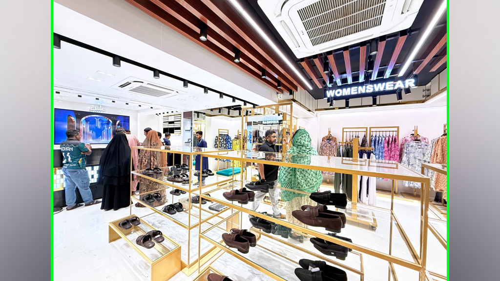 বগুড়া ও খুলনায় ইল্লিয়ীনের মাল্টি-ব্র্যান্ড স্টোরের যাত্রা শুরু