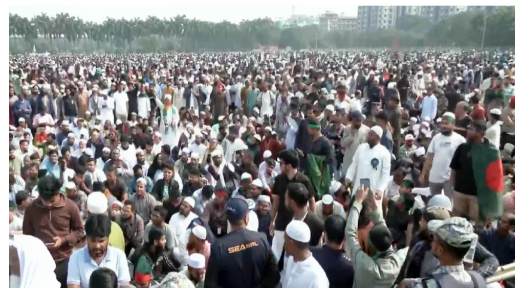 ওসমান হাদির জানাজায় অংশ নিতে লাখো মানুষের ঢল