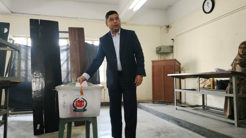 ‘দেড় বছরের অপেক্ষার অবসান, নির্ভয়ে ভোটকেন্দ্রে আসুন’