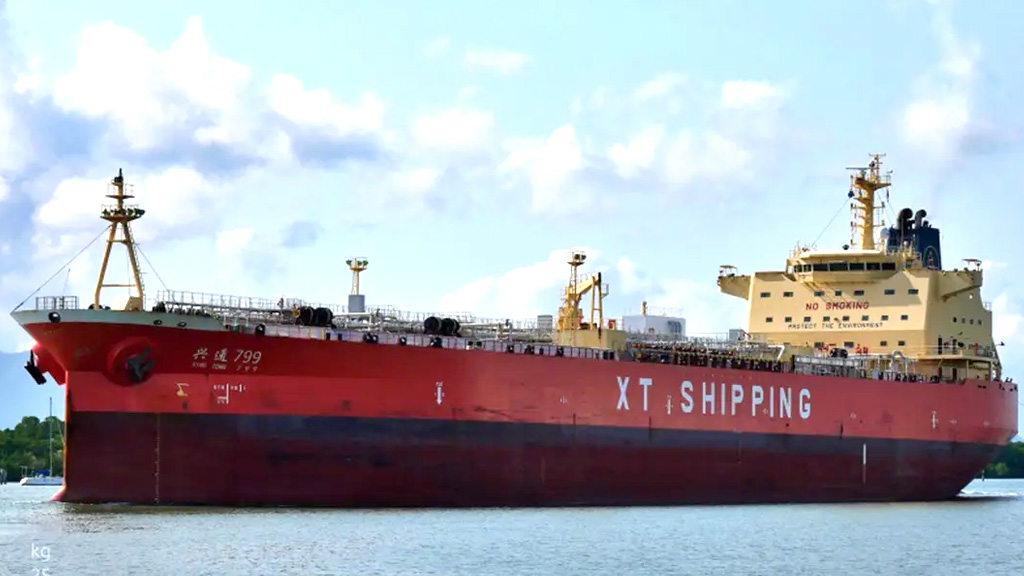 ৩৪ হাজার টন জেট ফুয়েল নিয়ে চট্টগ্রাম বন্দরে চীনা জাহাজ