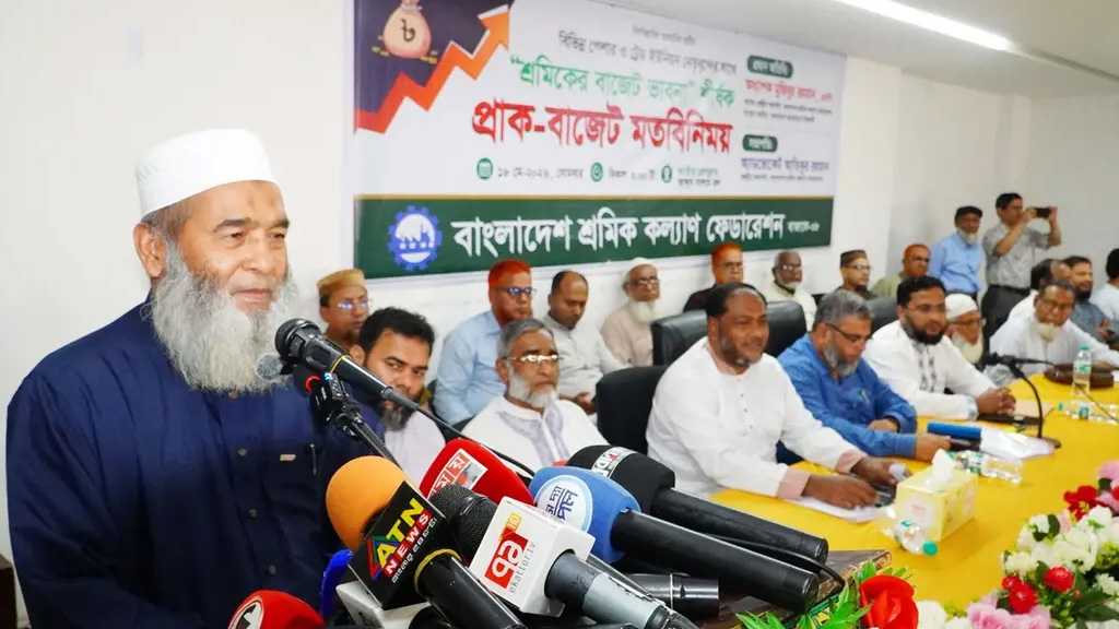 বাজেটে শ্রমিক বৈষম্যের অবসান চাইলেন অধ্যাপক মুজিবুর রহমান