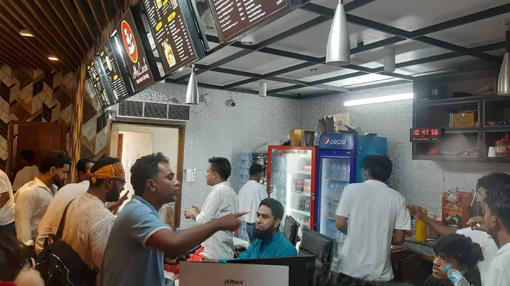 রমনায় পান্তা-ইলিশ ৬০০ টাকা, ক্ষোভ দর্শনার্থীদের