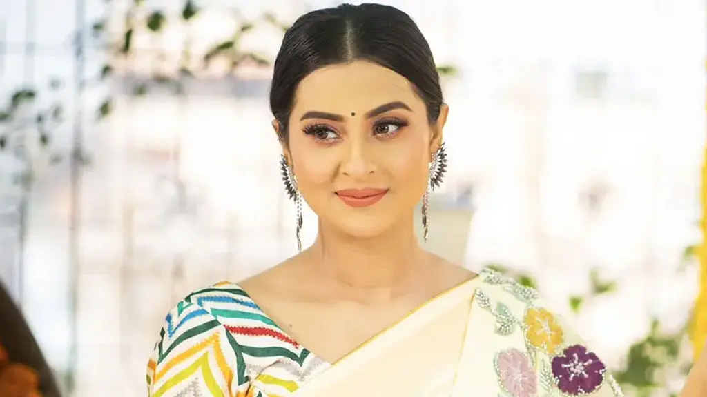 কন্যাসন্তান জন্মের খবর জানালেন বুবলী