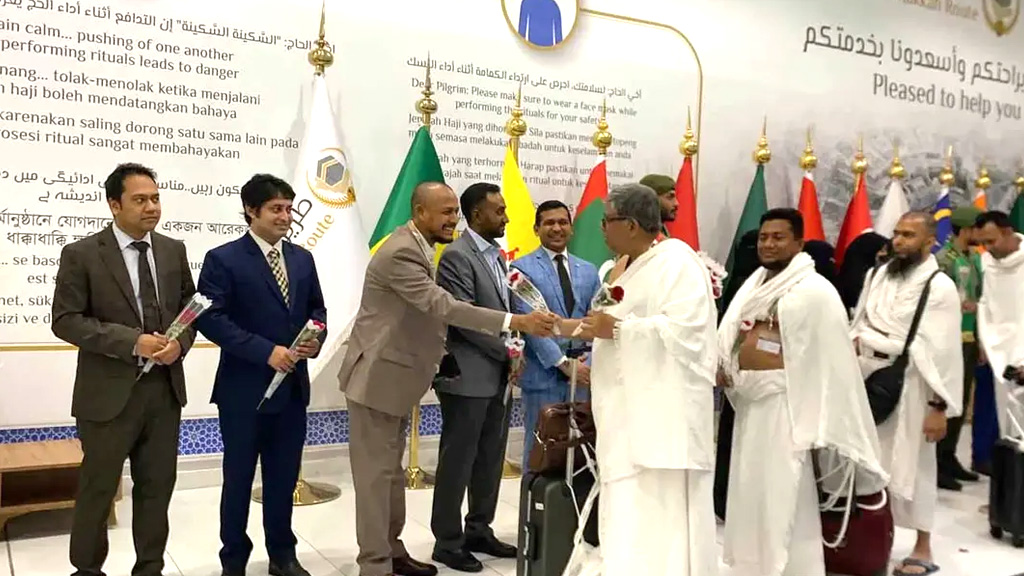 শুরু হলো হজযাত্রা, প্রথম ফ্লাইটে ৪১৯ বাংলাদেশি জেদ্দায়