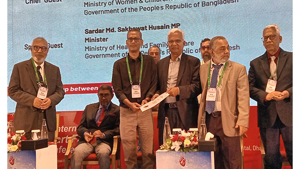 সরকার প্রতিটি মানুষের দোরগোড়ায় আধুনিক চিকিৎসাসেবা পৌঁছে দিতে প্রতিশ্রুতিবদ্ধ: সমাজকল্যাণ মন্ত্রী