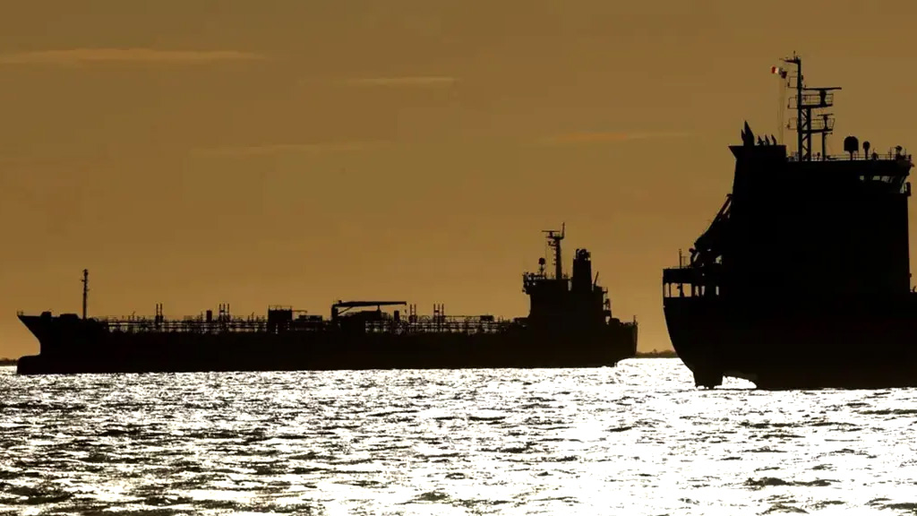 চট্টগ্রাম বন্দরে আসছে প্রায় ২ লাখ টন এলএনজি