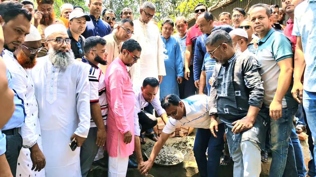 শহীদ হারুনের পরিবারকে বাড়ি উপহার