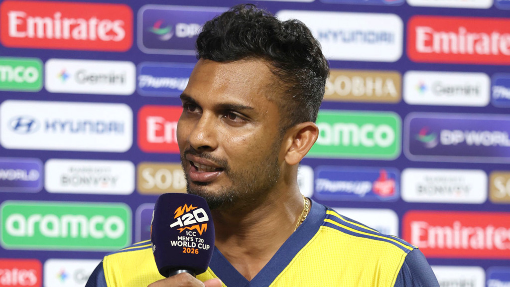 ভক্তদের মন ভেঙে দিয়ে ক্ষমা চাইলেন শ্রীলঙ্কা অধিনায়ক দাসুন শানাকা