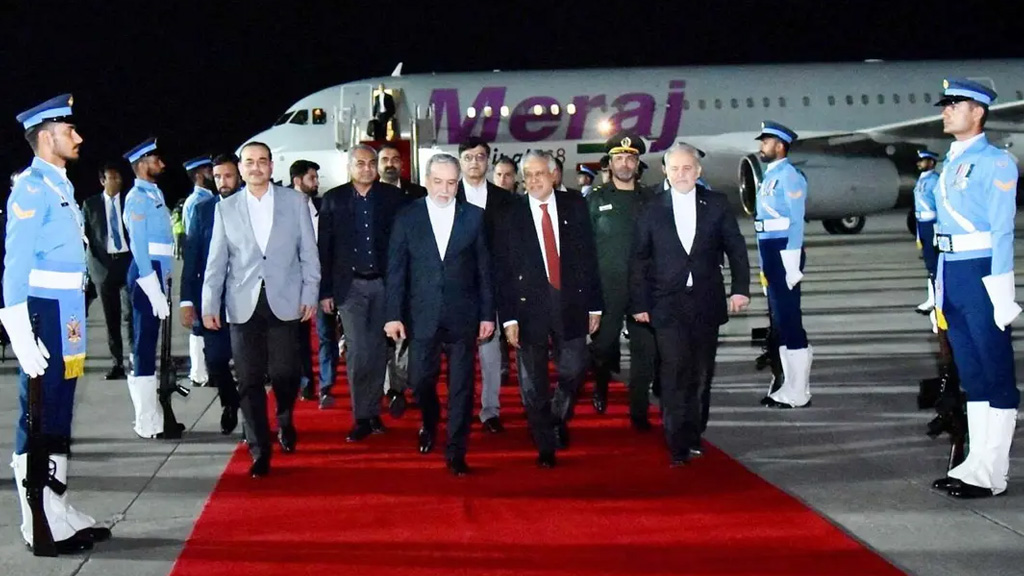 ইসলামাবাদে ইরানের পররাষ্ট্রমন্ত্রী, পাক পররাষ্ট্রমন্ত্রীর সঙ্গে বৈঠক