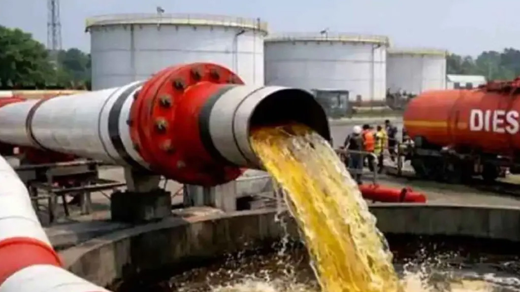 ভারত থেকে ৫ হাজার টন ডিজেল পাম্পিং শুরু