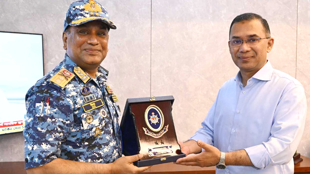 প্রধানমন্ত্রীর সঙ্গে কোস্টগার্ড মহাপরিচালকের সৌজন্য সাক্ষাৎ
