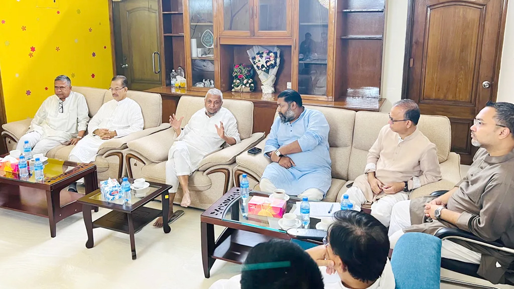 ঈদের ছুটির আগেই শ্রমিকদের বেতন-বোনাস পরিশোধের নির্দেশ