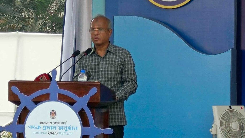 রাজনৈতিক এজেন্ডায় জড়ালে আইনশৃঙ্খলা বাহিনীর সদস্যদের বিরুদ্ধে বিভাগীয় ব্যবস্থা: স্বরাষ্ট্র উপদেষ্টা