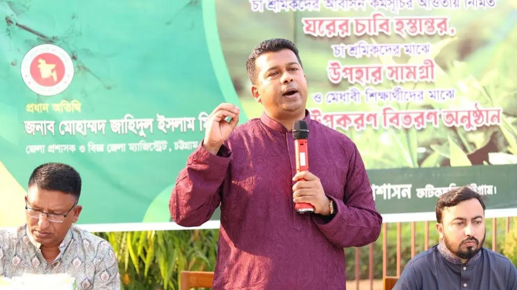 চা-শ্রমিকদের জীবনমান উন্নয়নে জোর দেওয়ার আহ্বান ডিসির