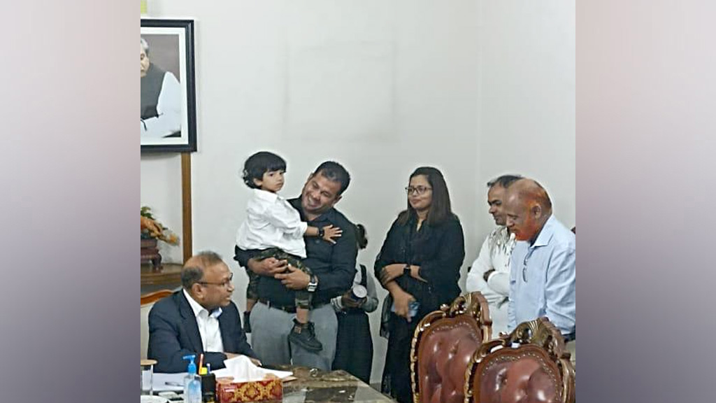 এক ধাক্কায় ৪ গ্রেড পেয়ে পুরস্কৃত সাংবাদিকের হেনস্থায় জড়িত হাইটেকপার্ক কর্তৃপক্ষের হিসাব রক্ষক