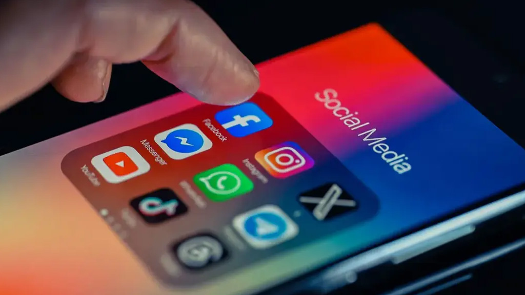 সোশ্যাল মিডিয়া স্ক্যামে কোটি কোটি ডলার ক্ষতি, সতর্ক থাকার পরামর্শ