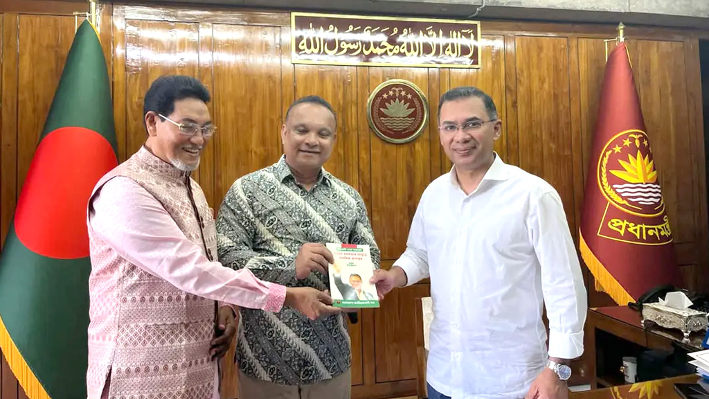 প্রধানমন্ত্রীর হাতে বিএনপির ৮ ফ্ল্যাগশিপ কর্মসূচির বুকলেট