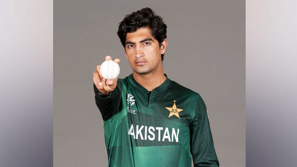 পাকিস্তানি পেসার নাসিম শাহর বাড়িতে গুলি