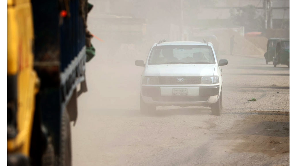 বায়ুদূষণে শীর্ষে দিল্লি, ঢাকার খবর কী?