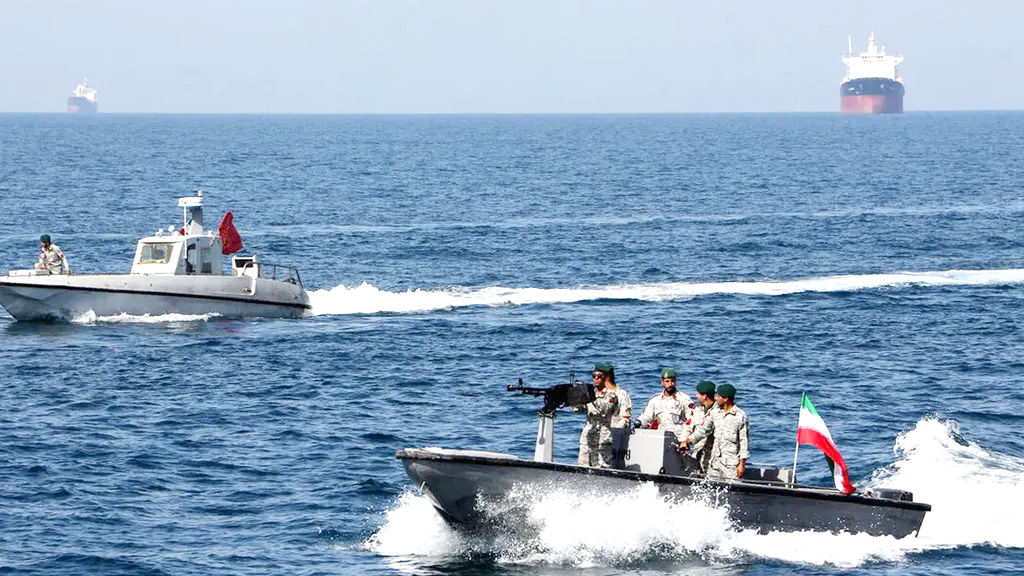 ফের হরমুজ প্রণালি বন্ধ করল ইরান