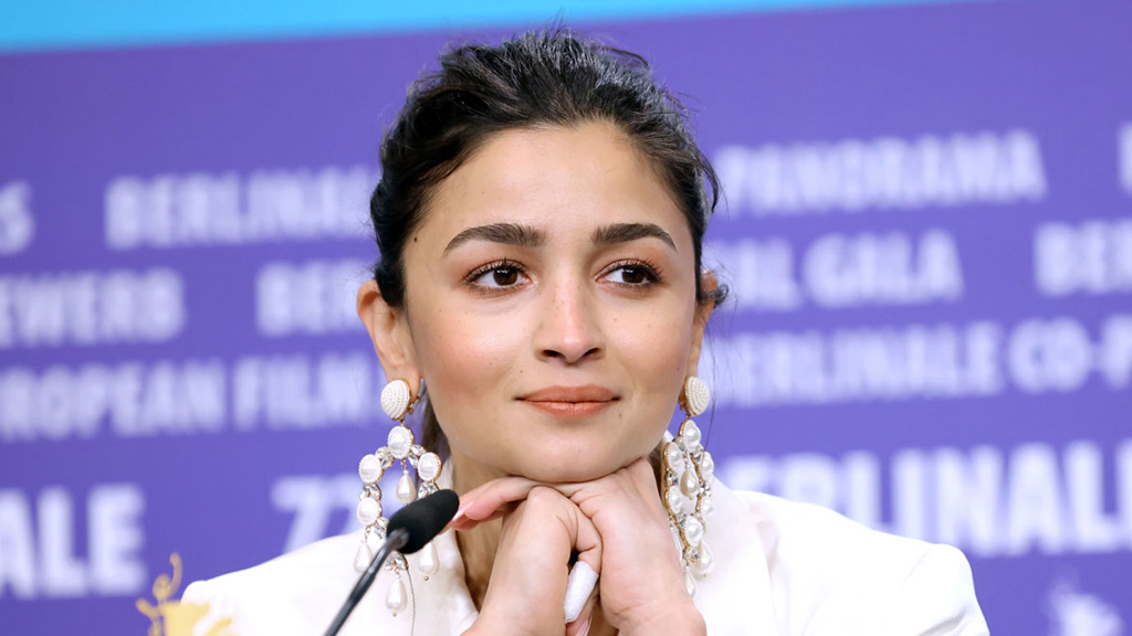 বাফটায় ‘ওভার অ্যাক্টিং’ সমালোচনার জবাব দিলেন আলিয়া ভাট